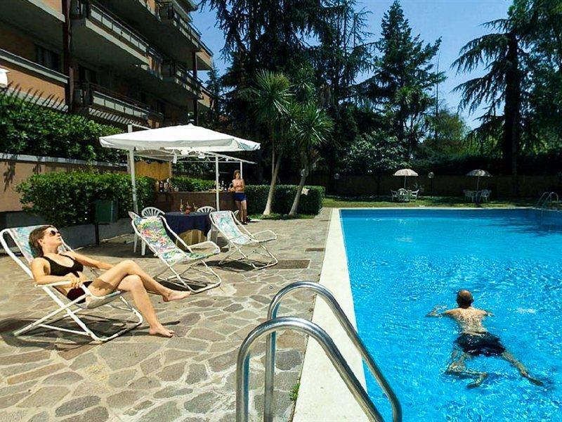 Park Hotel Blanc Et Noir Рим Экстерьер фото